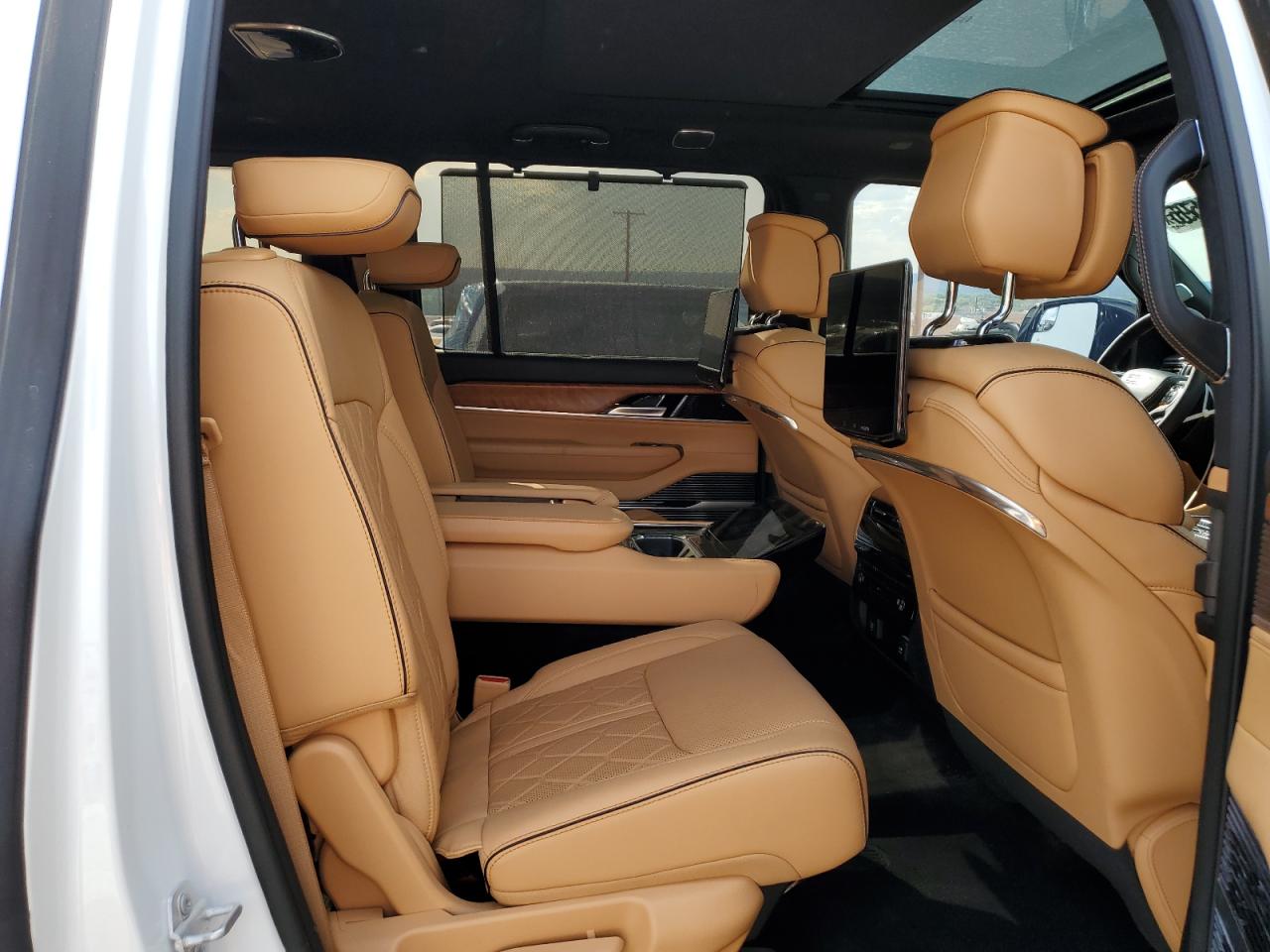 2024 Jeep Grand Wagoneer Series Iii VIN: 1C4SJVGP6RS119792 Lot: 67454595