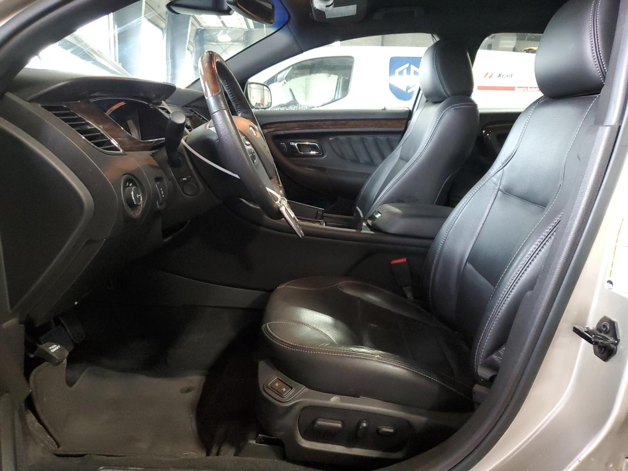 2017 Ford Taurus Limited VIN: 1FAHP2F81HG132233 Lot: 68073405