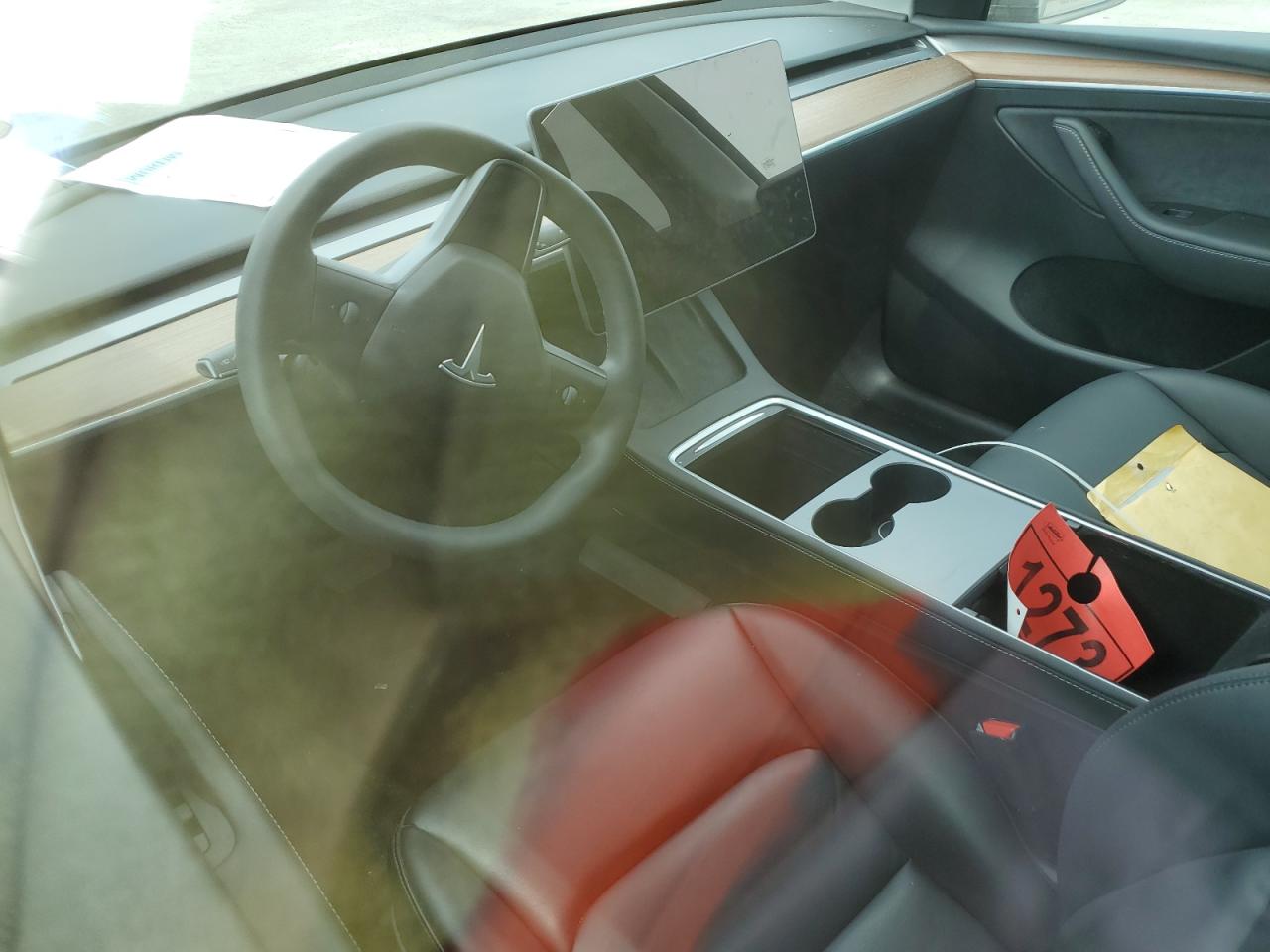 2024 Tesla Model Y VIN: 7SAYGDEEXRF180874 Lot: 70837325