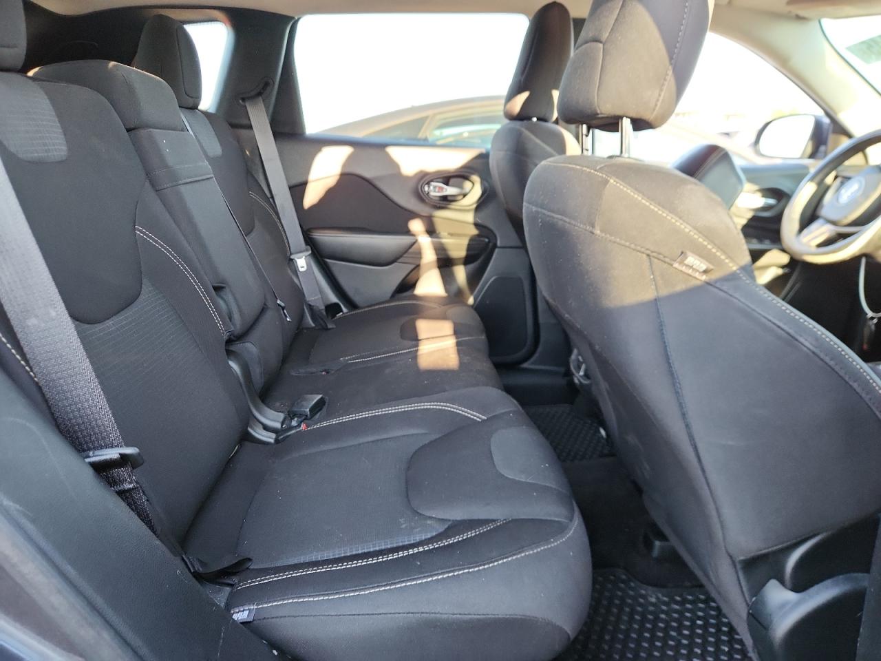 2017 Jeep Cherokee Latitude VIN: 1C4PJMCB8HW565184 Lot: 70175745