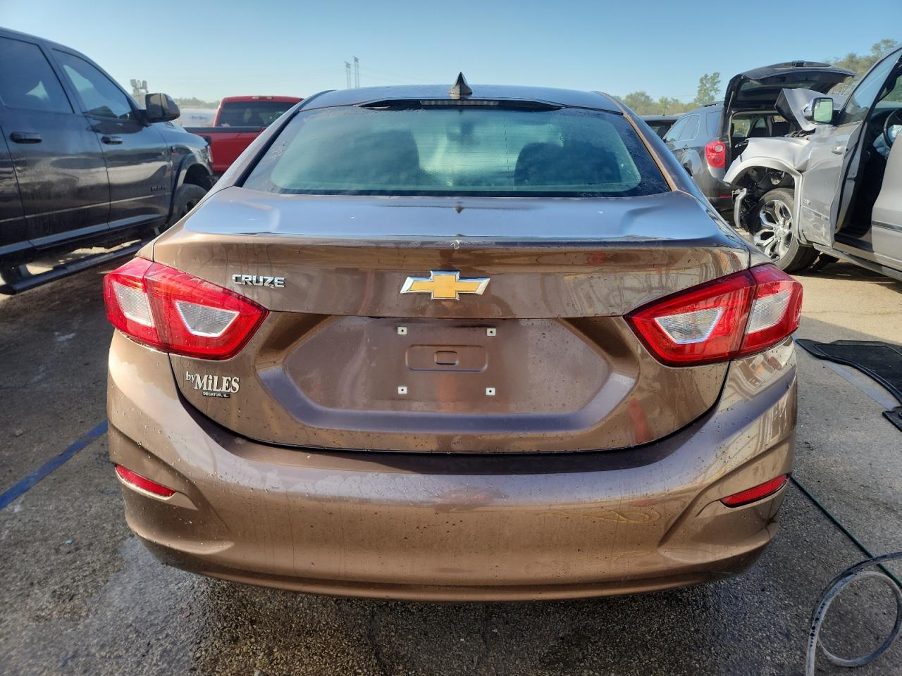 2019 Chevrolet Cruze Ls VIN: 1G1BC5SM2K7136002 Lot: 70323515