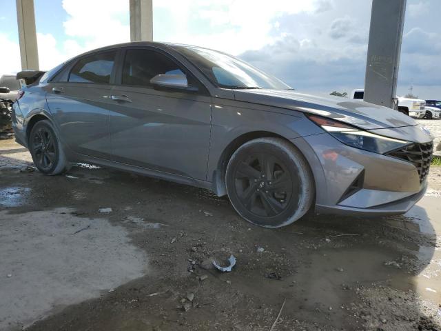  HYUNDAI ELANTRA 2022 Серебристый