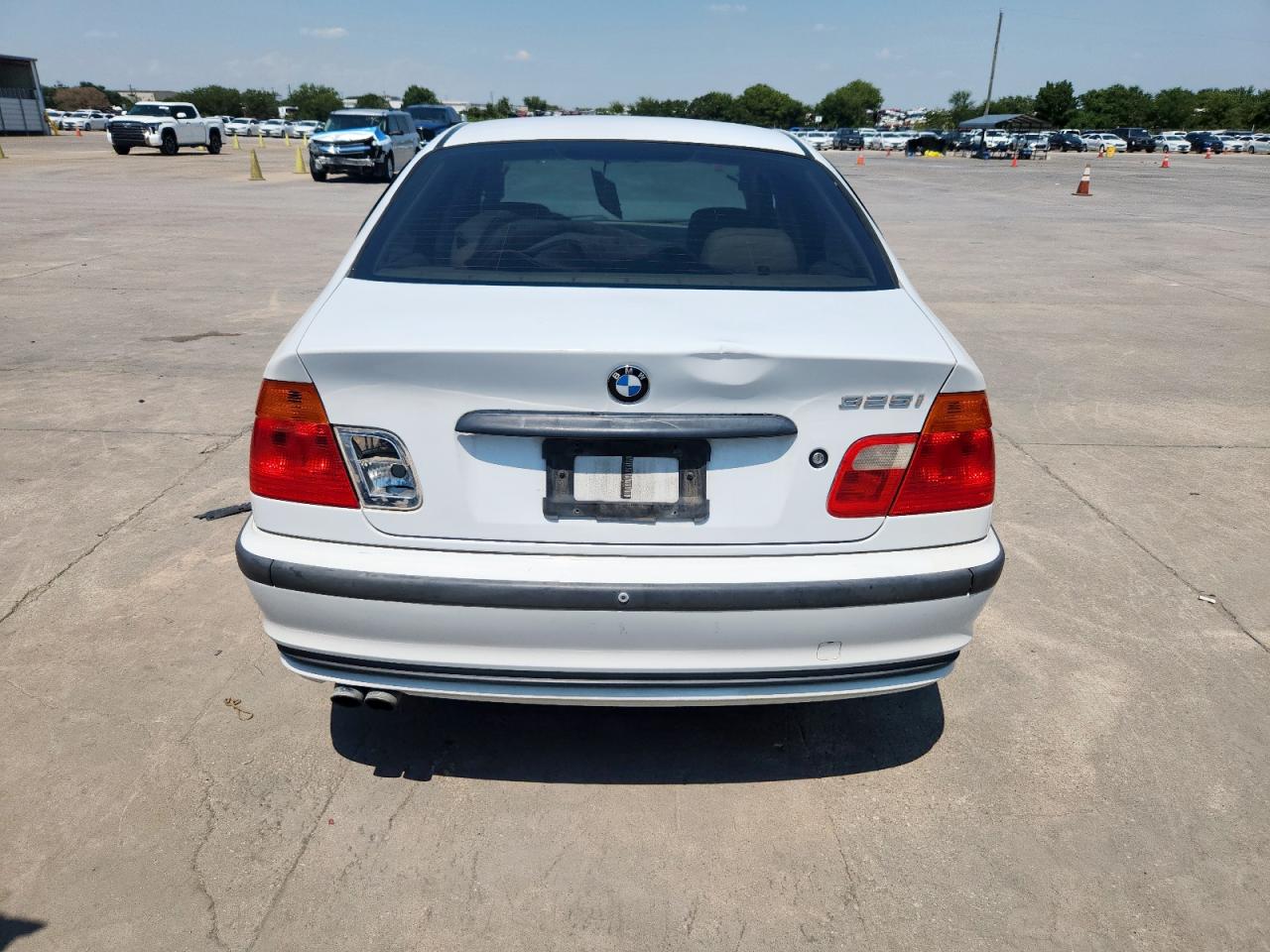 2001 BMW 325 I VIN: WBAAV334X1FV01527 Lot: 70271055