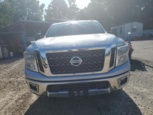  NISSAN TITAN 2017 Серебристый