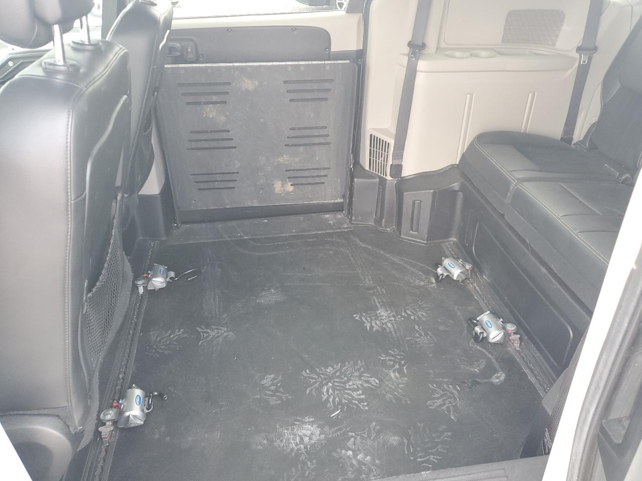 2018 Dodge Grand Caravan Sxt VIN: 2C4RDGCG9JR215414 Lot: 71731655