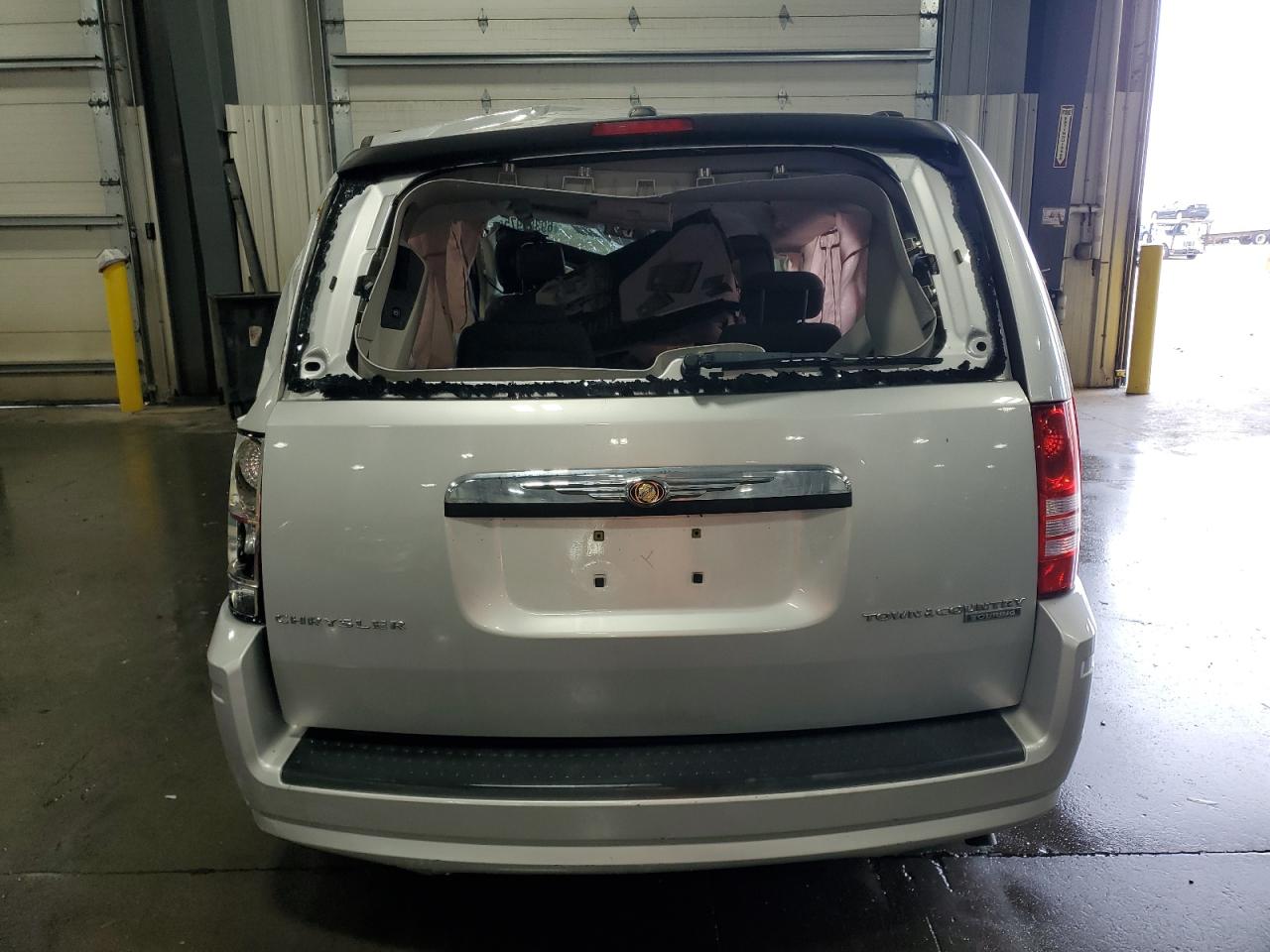 2010 Chrysler Town & Country Touring VIN: 2A4RR5D12AR501776 Lot: 69386975