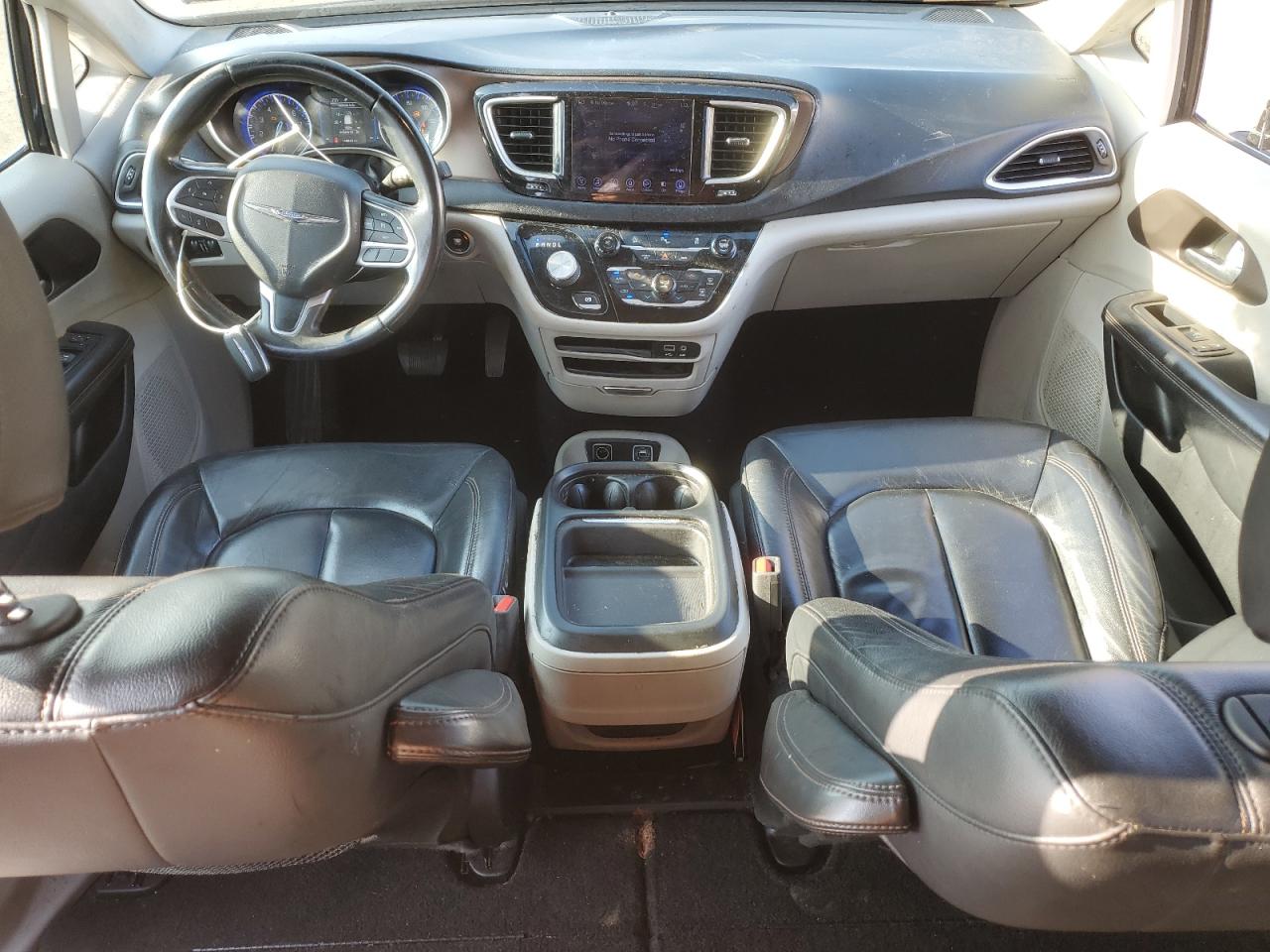 2017 Chrysler Pacifica Touring L VIN: 2C4RC1BG5HR831879 Lot: 67802005