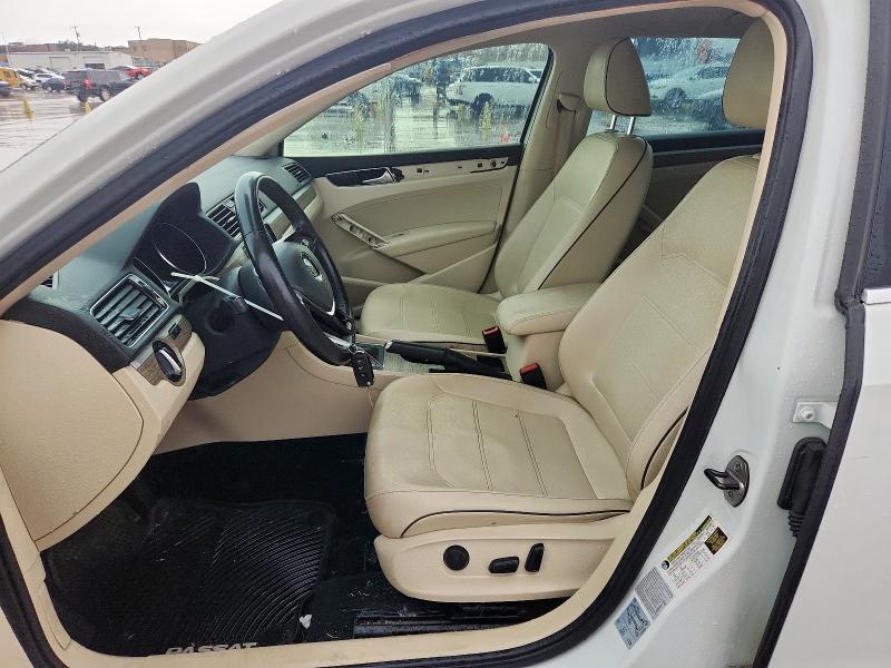  VOLKSWAGEN PASSAT 2016 White