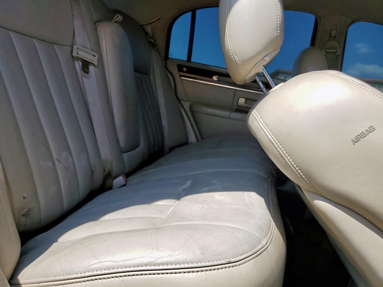 2003 Lincoln Town Car Signature VIN: 1LNHM82W13Y608408 Lot: 68421325