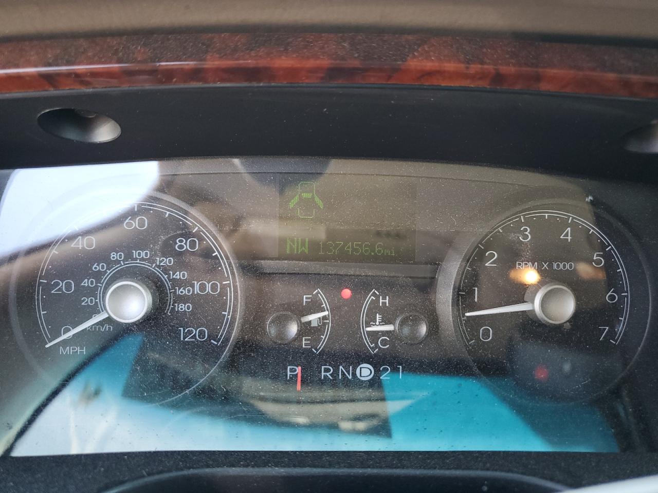 2009 Lincoln Town Car Signature Limited VIN: 2LNHM82V49X618057 Lot: 70892425