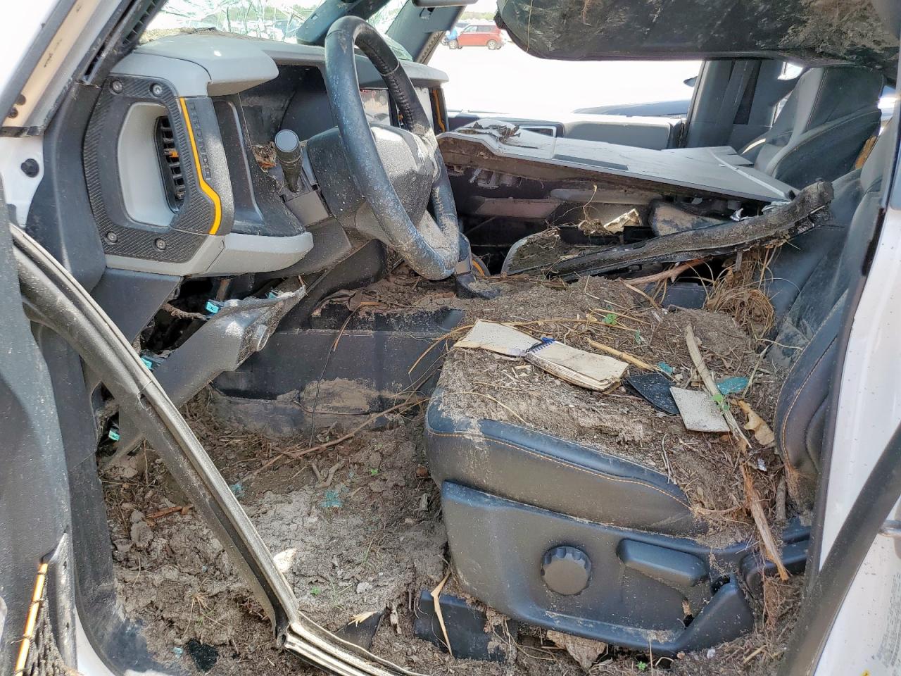 2023 Ford Bronco Base VIN: 1FMEE5DP1PLC02975 Lot: 69251805