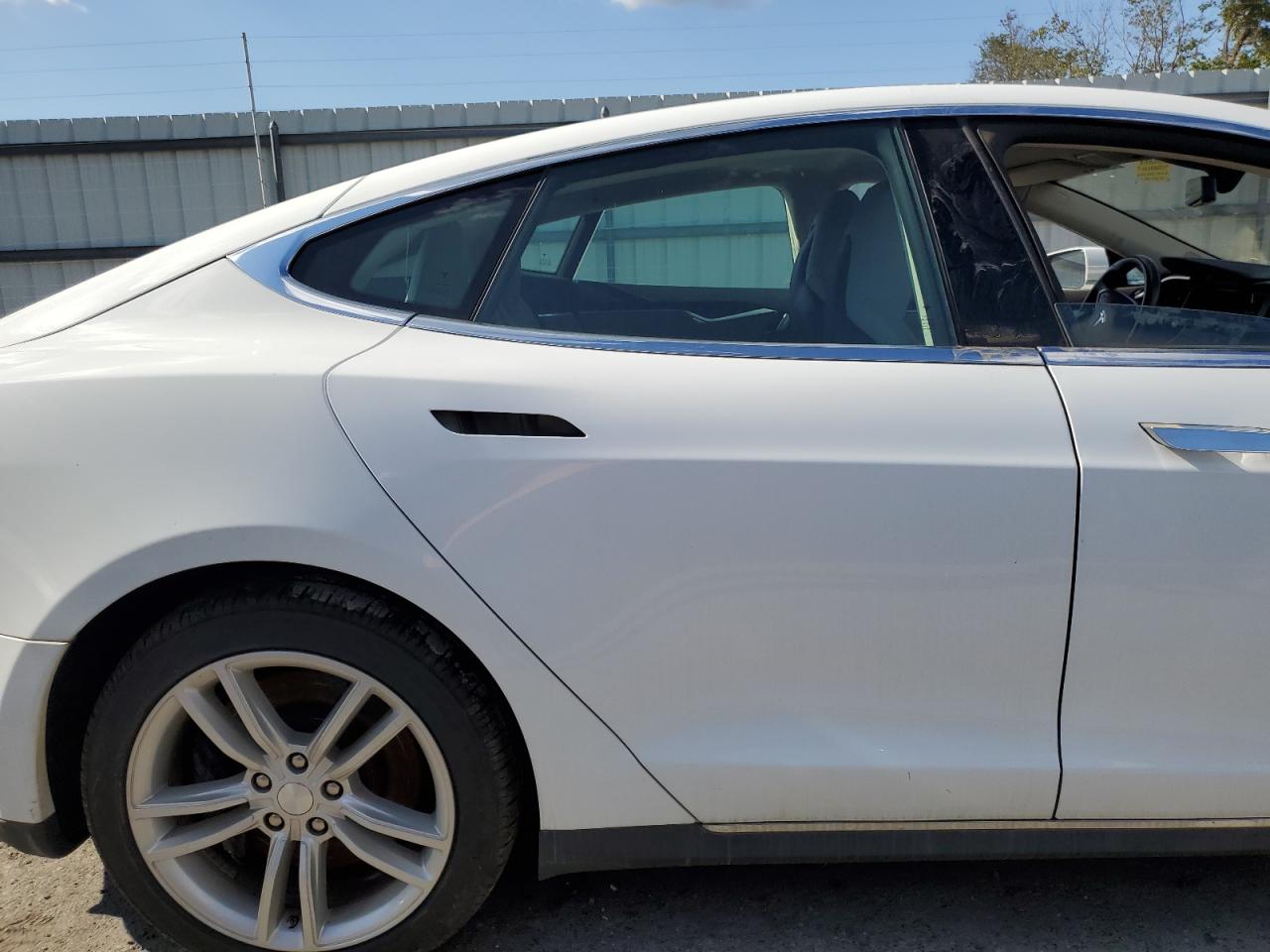 2014 Tesla Model S VIN: 5YJSA1H1XEFP55657 Lot: 71102115