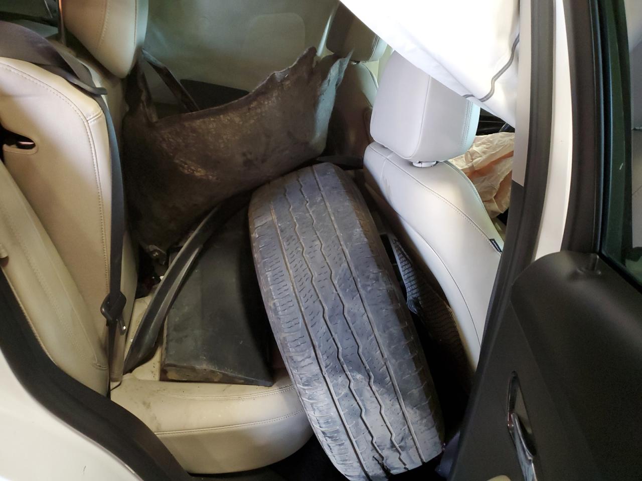 2019 Buick Encore Essence VIN: KL4CJGSM5KB905905 Lot: 70284885