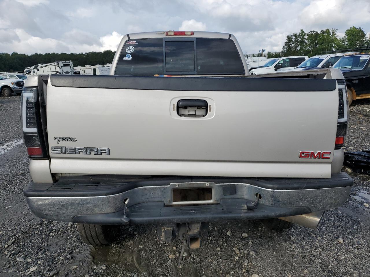 2005 GMC Sierra K2500 Heavy Duty VIN: 1GTHK23255F946251 Lot: 70181495