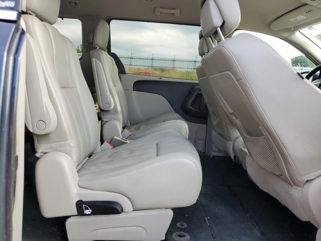 2014 Chrysler Town & Country Touring L VIN: 2C4RC1CG3ER142823 Lot: 68325615