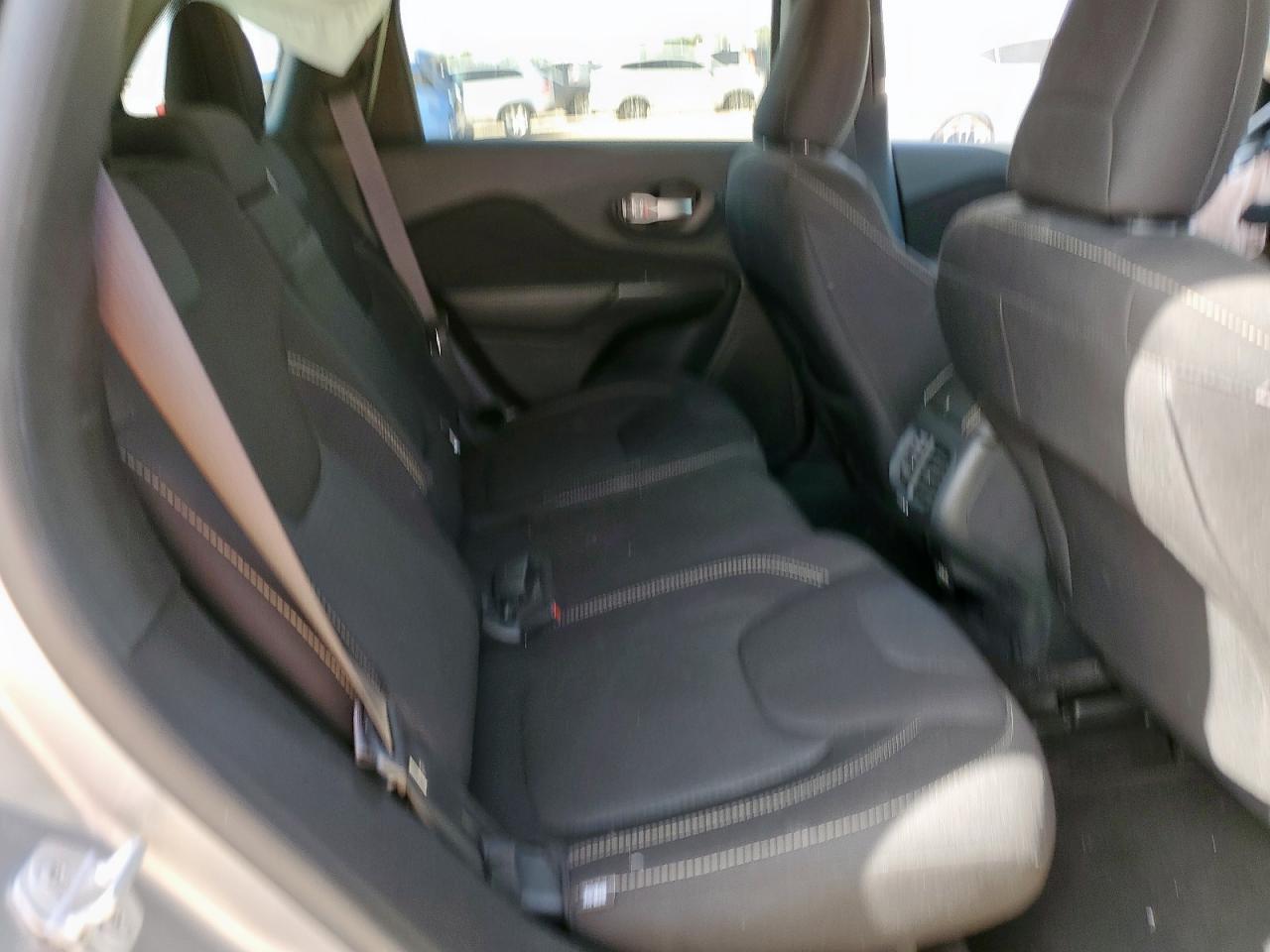 2016 Jeep Cherokee Latitude VIN: 1C4PJLCS9GW217483 Lot: 70473485