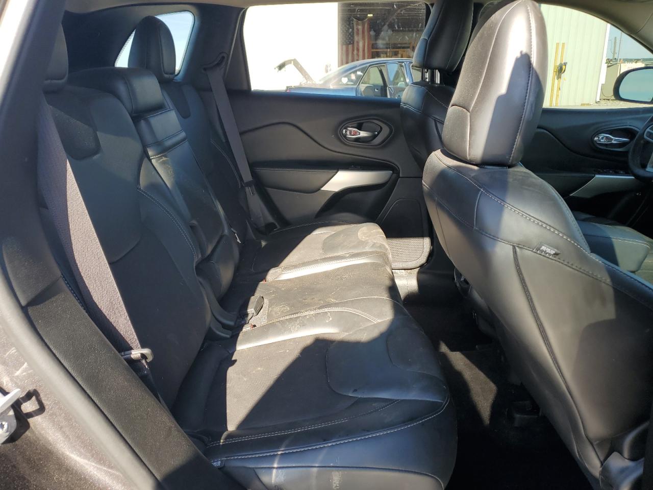 2018 Jeep Cherokee Latitude Plus VIN: 1C4PJMLX5JD562370 Lot: 70636185