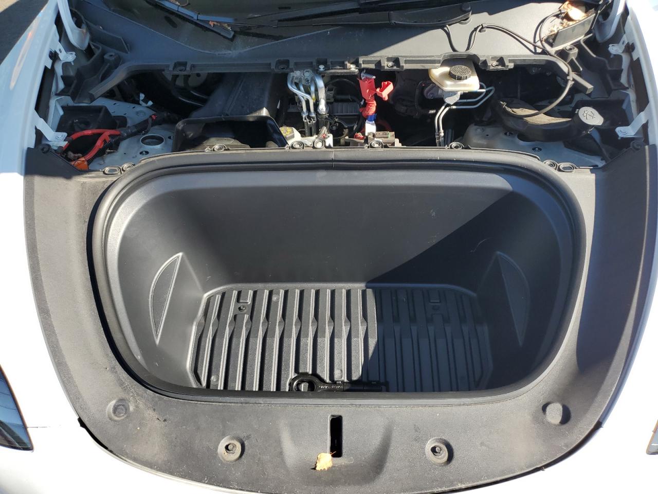 2024 Tesla Model Y VIN: 7SAYGDEE1RA251053 Lot: 66946865