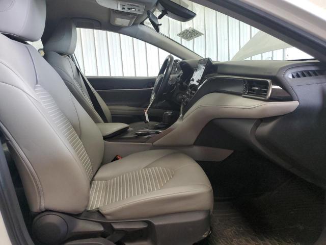  TOYOTA CAMRY 2022 Белы