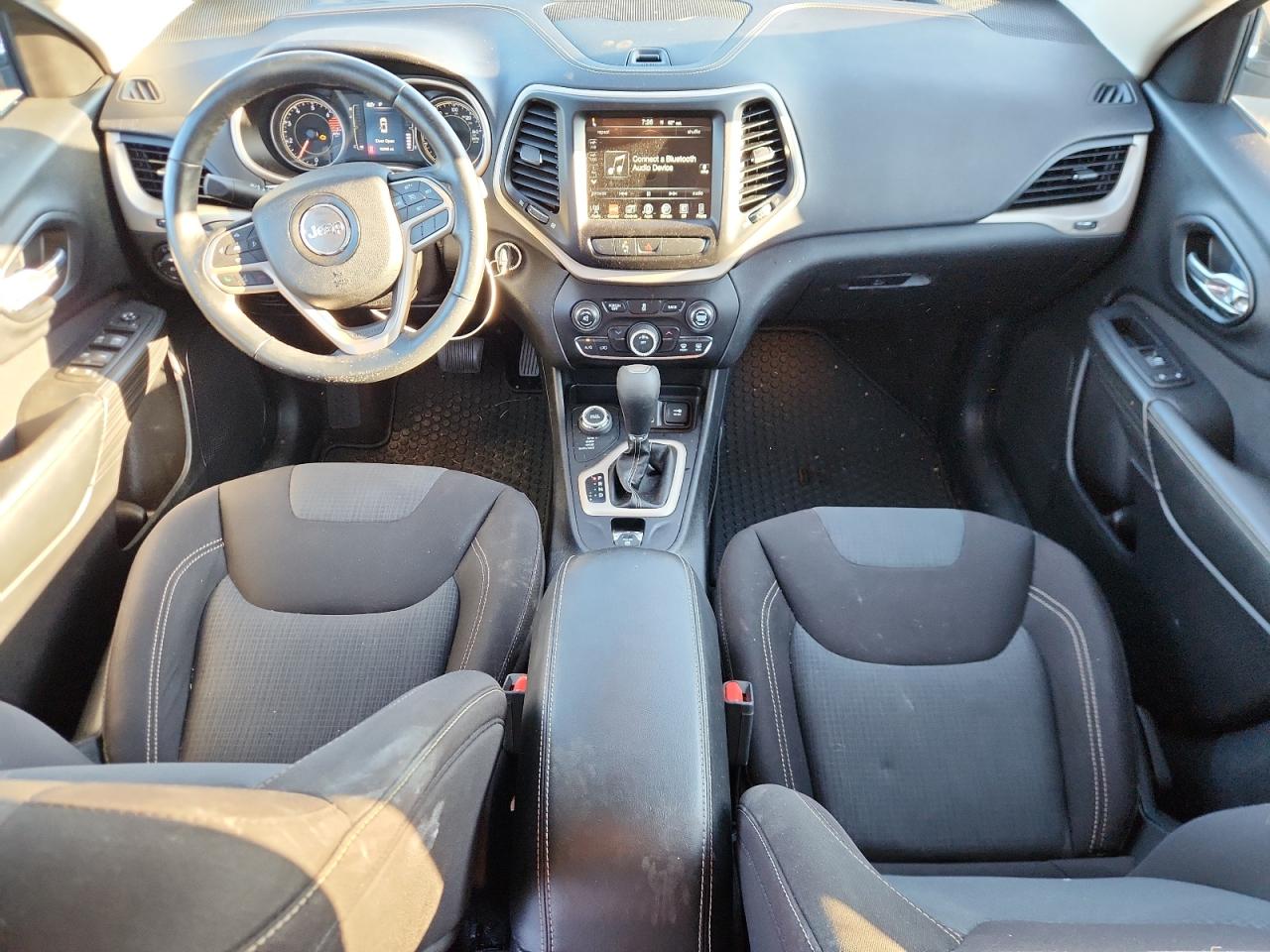 2017 Jeep Cherokee Latitude VIN: 1C4PJMCB8HW565184 Lot: 70175745