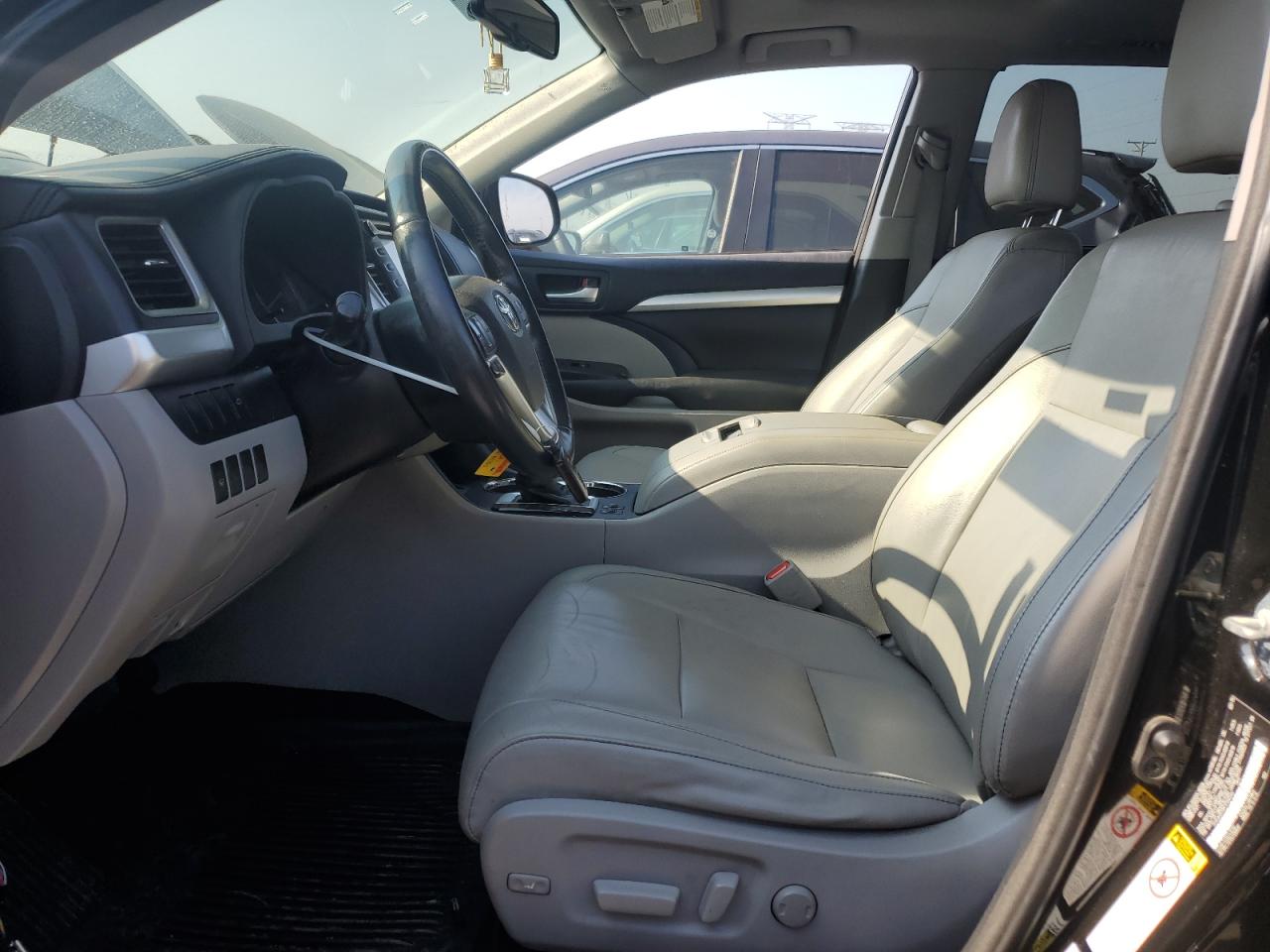 2015 Toyota Highlander Xle VIN: 5TDJKRFH8FS166546 Lot: 65978105