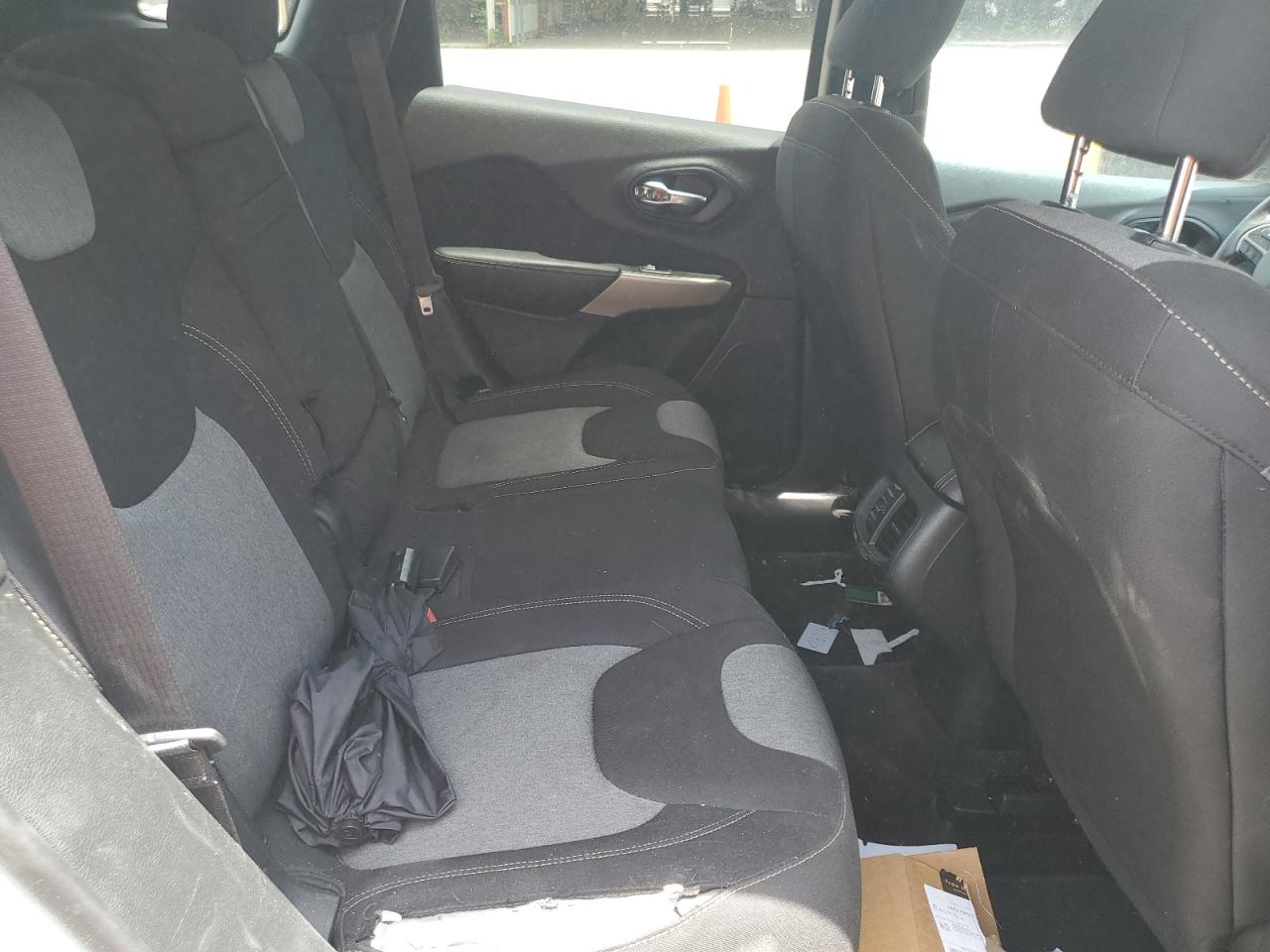 2018 Jeep Cherokee Latitude VIN: 1C4PJLCB0JD552621 Lot: 67994565