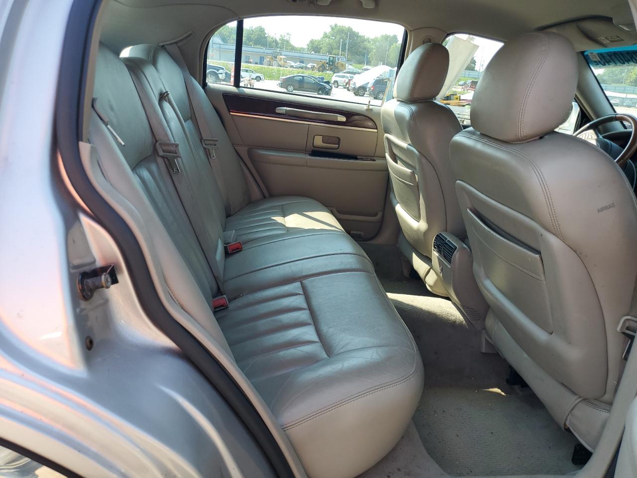 2003 Lincoln Town Car Signature VIN: 1LNHM82W33Y703732 Lot: 67840145