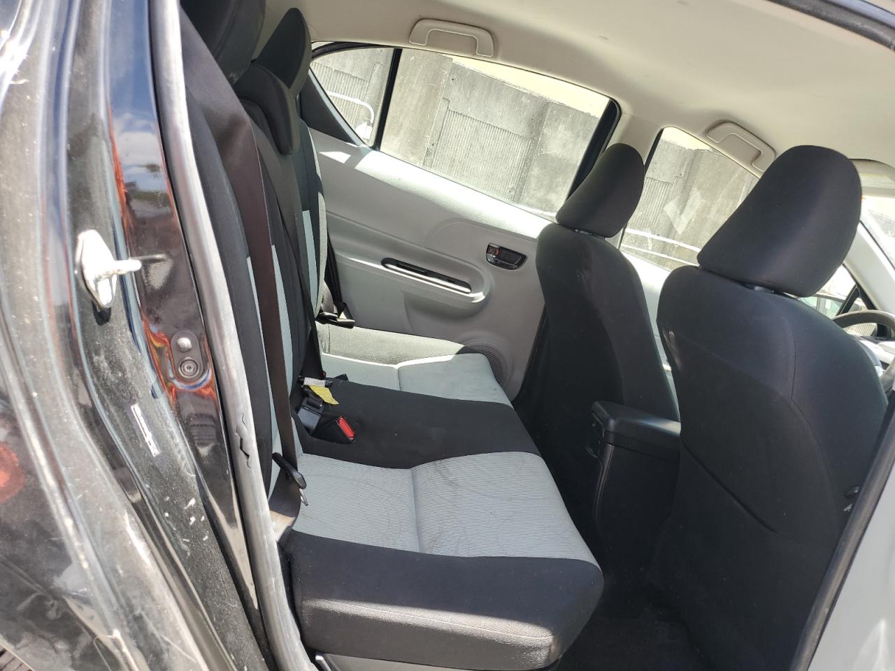 2013 Toyota Prius C VIN: JTDKDTB30D1042142 Lot: 67358805