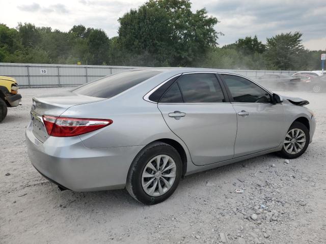 Седаны TOYOTA CAMRY 2017 Серебристый