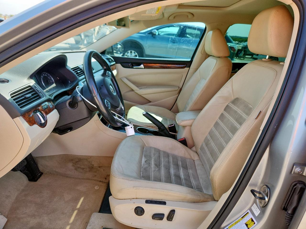 2013 Volkswagen Passat Sel VIN: 1VWCN7A34DC012704 Lot: 70864455