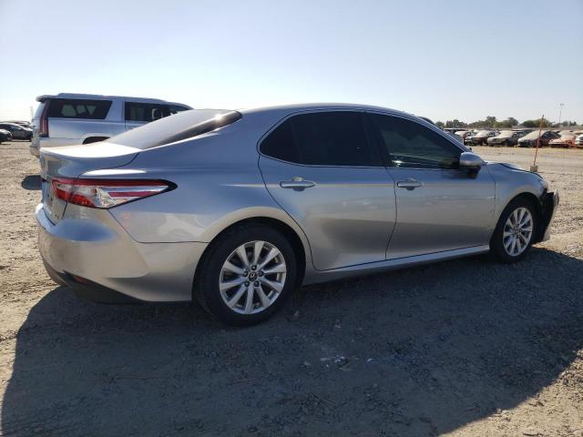  TOYOTA CAMRY 2018 Серебристый