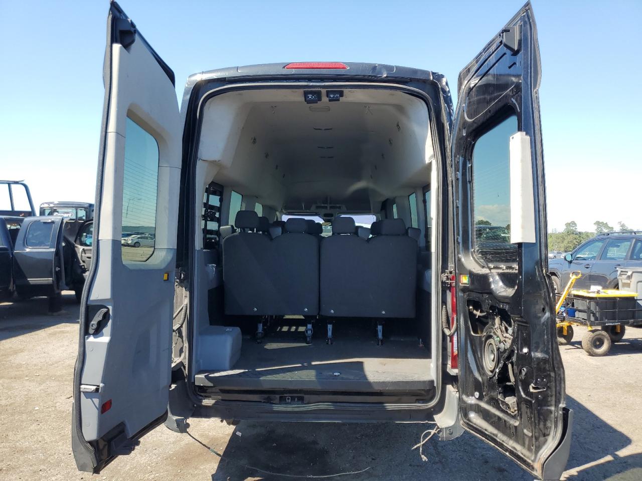 2015 Ford Transit T-350 Hd VIN: 1FBVU4XG8FKA42387 Lot: 69952085