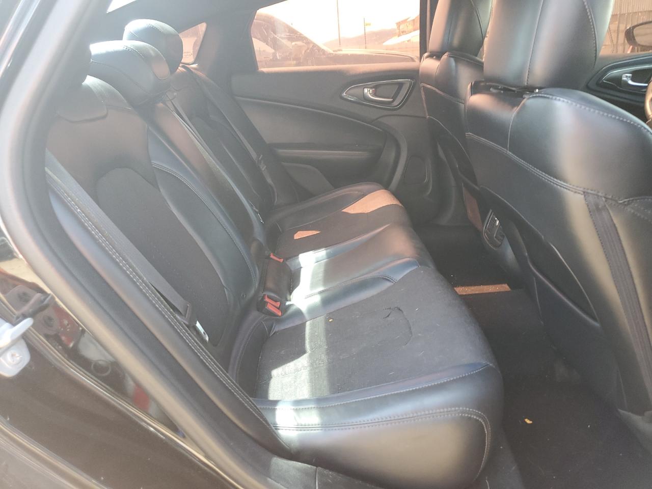 2015 Chrysler 200 S VIN: 1C3CCCDGXFN601512 Lot: 68770415