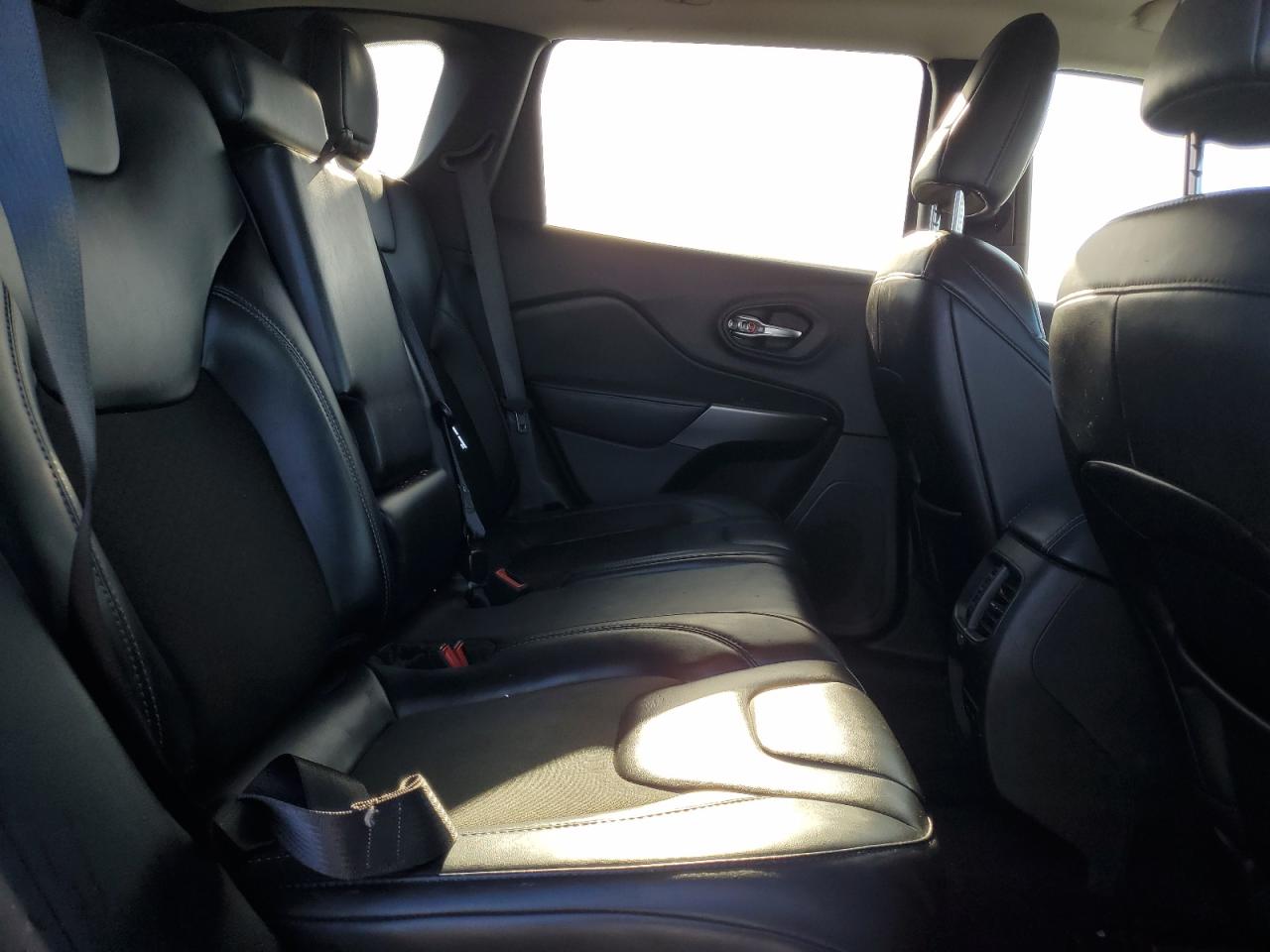 2020 Jeep Cherokee Latitude Plus VIN: 1C4PJLLB8LD605598 Lot: 68228275