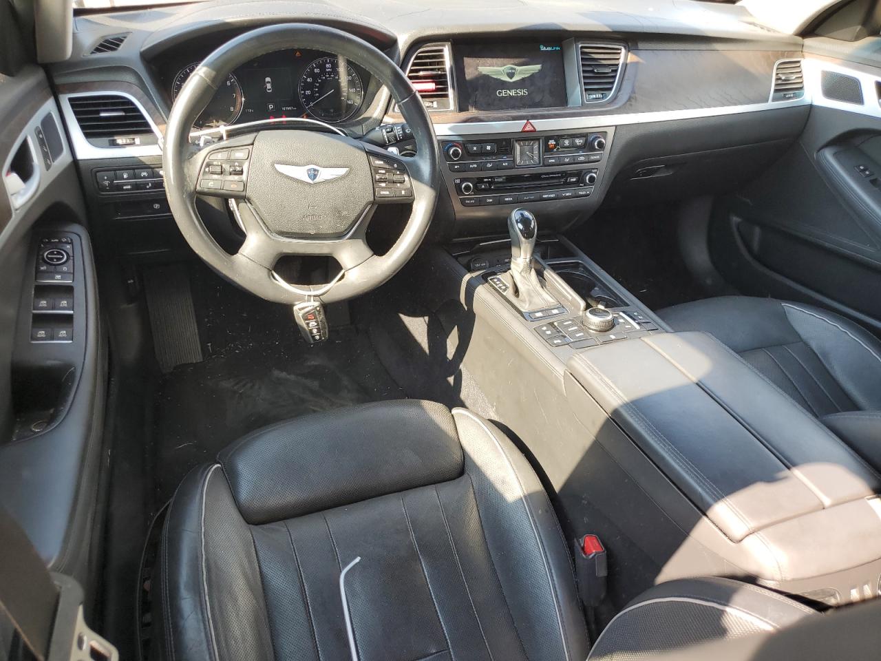 2015 Hyundai Genesis 3.8L VIN: KMHGN4JE7FU050618 Lot: 70314225