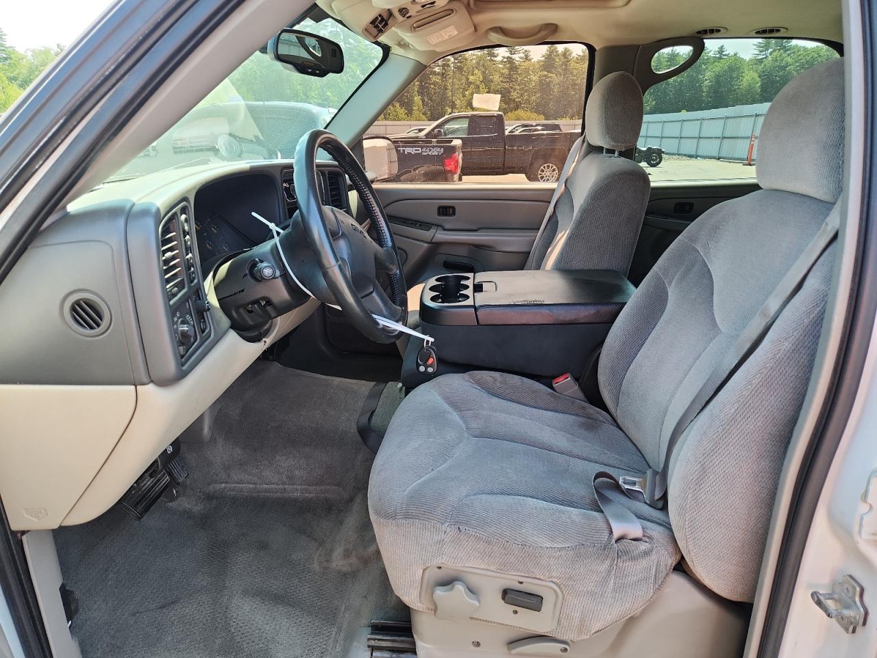 2004 GMC Yukon VIN: 1GKEK13VX4J298204 Lot: 68102615