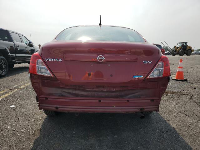 Sedans NISSAN VERSA 2012 Czerwony