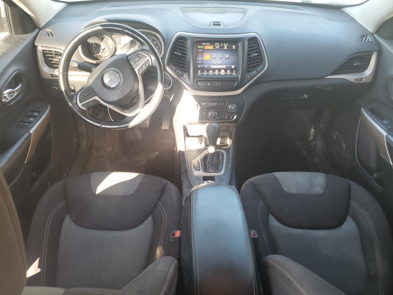 2018 Jeep Cherokee Latitude VIN: 1C4PJMCX5JD614029 Lot: 70627805