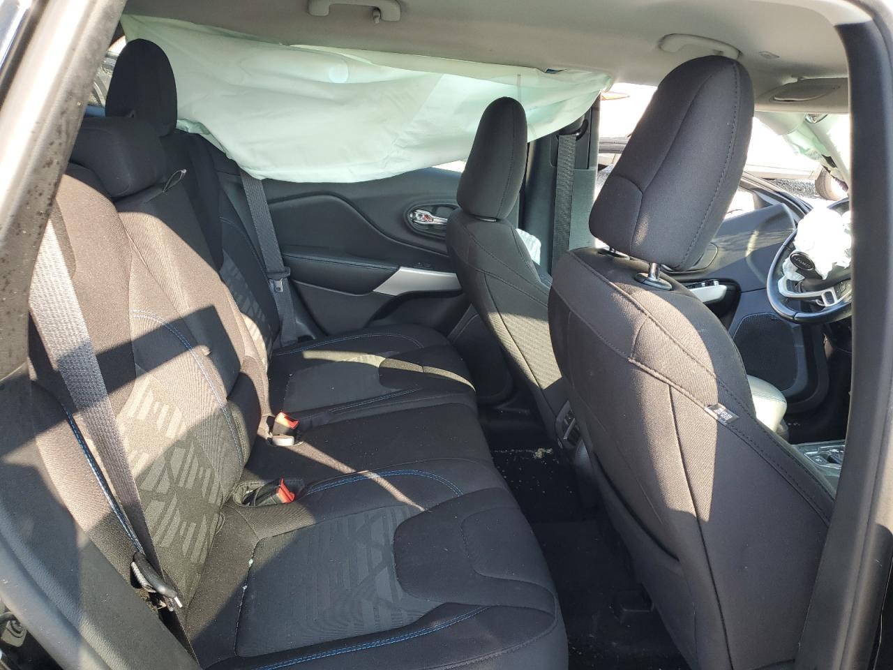 2019 Jeep Cherokee Latitude VIN: 1C4PJMCX2KD471526 Lot: 68952405