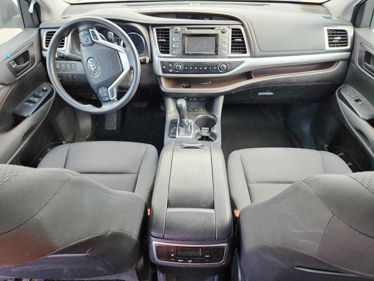 2018 Toyota Highlander Le VIN: 5TDBZRFH2JS913003 Lot: 71783015