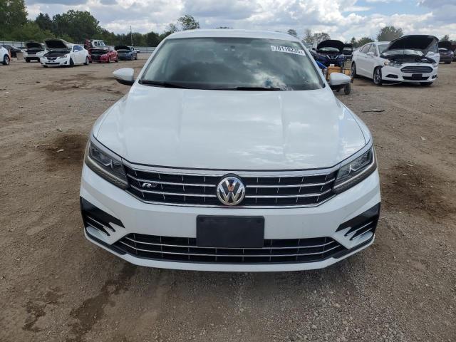  VOLKSWAGEN PASSAT 2018 Белы