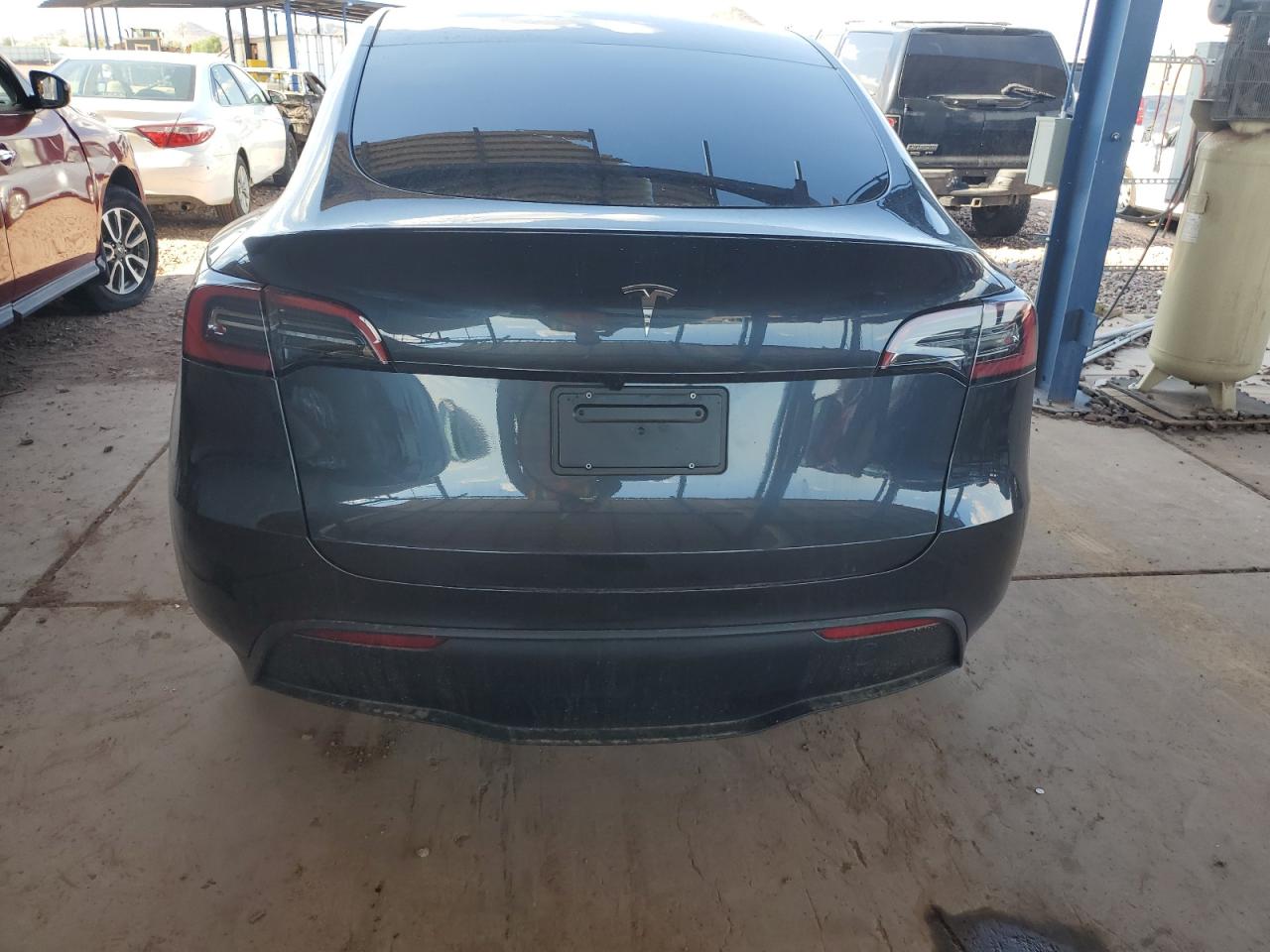 2025 Tesla Model Y VIN: 7SAYGDED4SF228706 Lot: 70390995