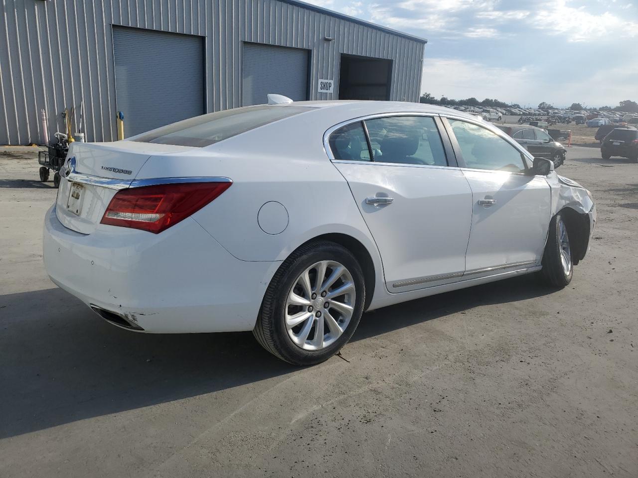 2015 Buick Lacrosse white null gas 1G4GB5G3XFF317310 photo #4
