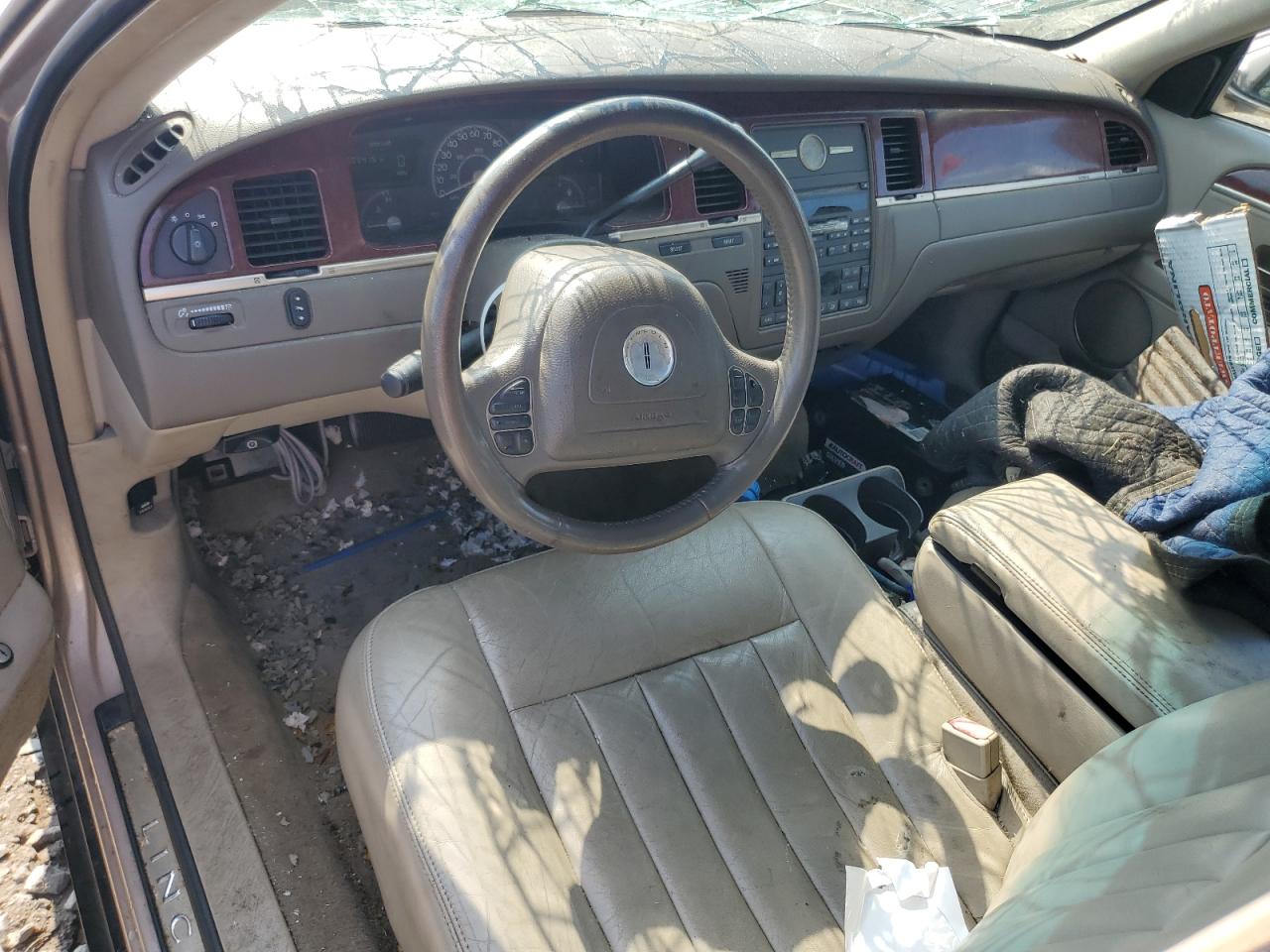 2003 Lincoln Town Car Executive VIN: 1L1FM81W23Y640410 Lot: 69024535