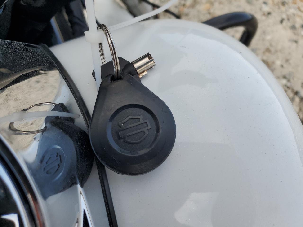 2017 Harley-Davidson Flhxs Street Glide Special VIN: 1HD1KRC19HB650774 Lot: 70137565