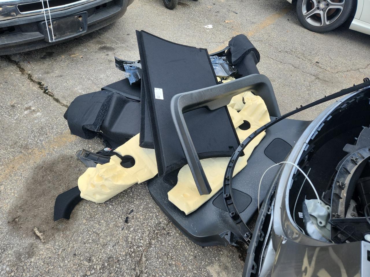 2025 Tesla Model Y VIN: 7SAYGDEE3SA359860 Lot: 67594215