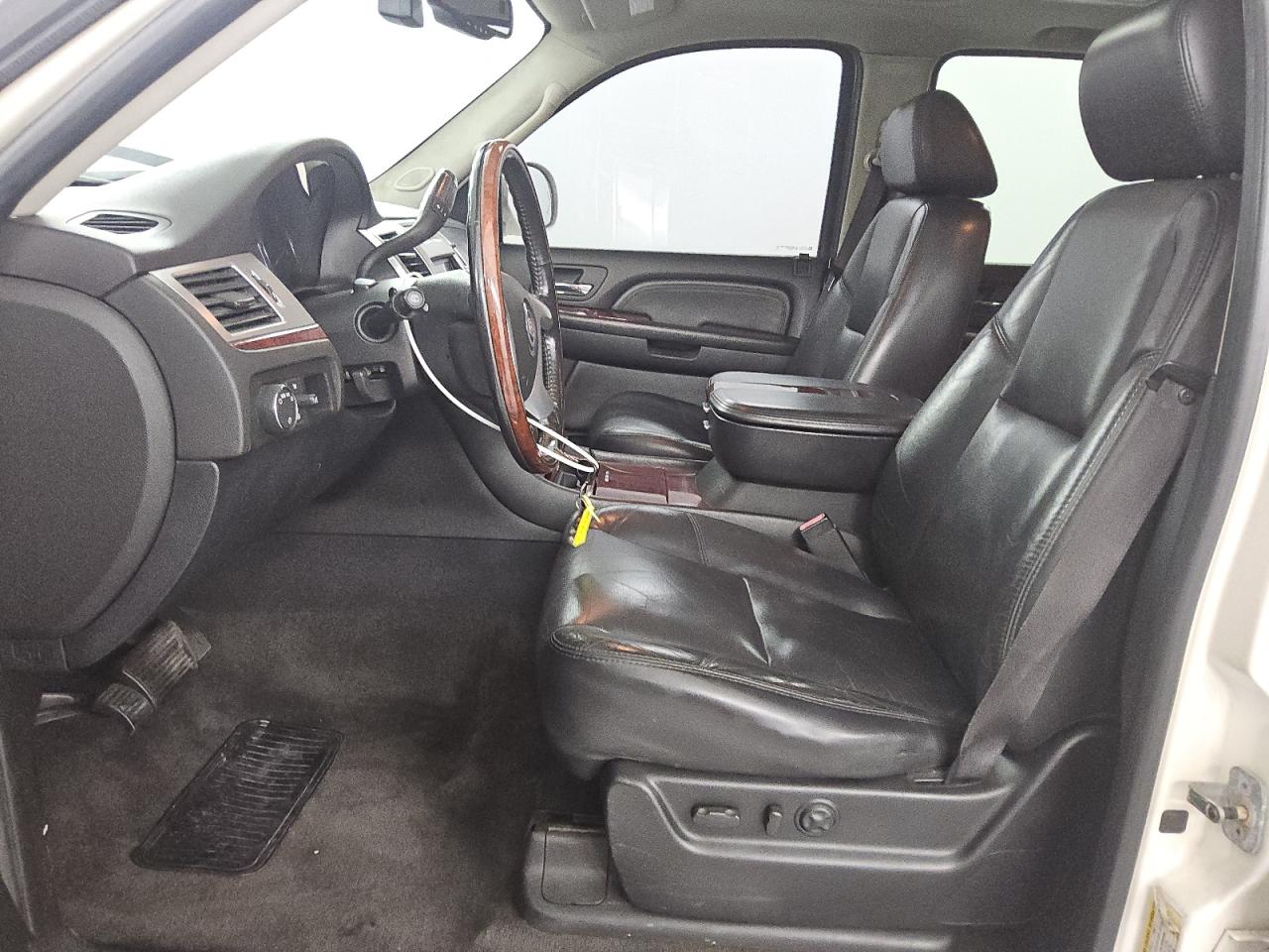 2007 Cadillac Escalade Luxury VIN: 1GYFK63827R170420 Lot: 69487775