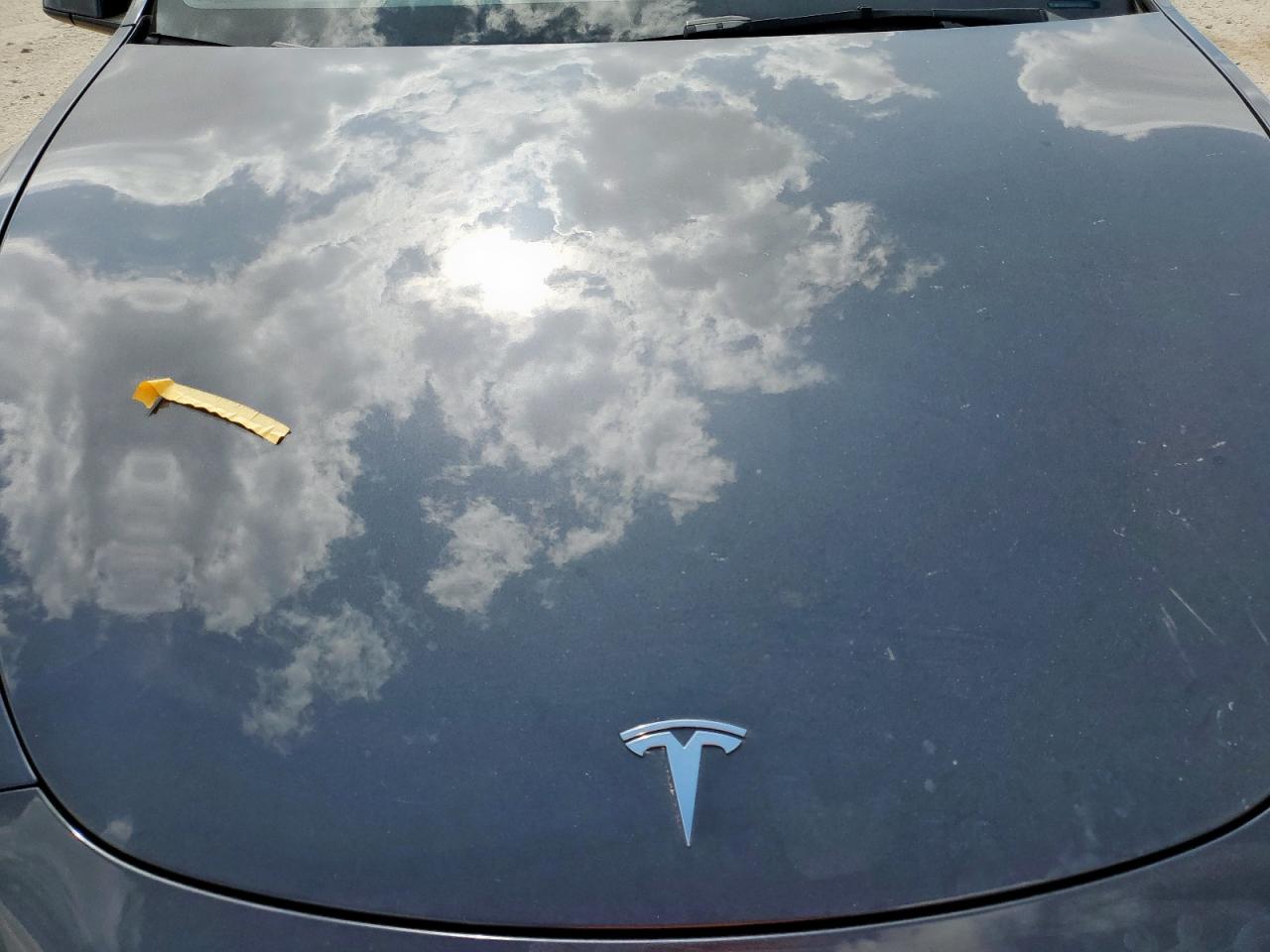 2024 Tesla Model Y VIN: 7SAYGDED1RA322615 Lot: 70672635