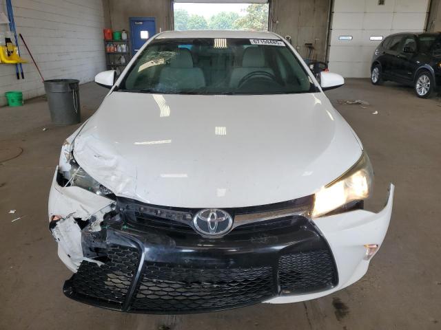 Седаны TOYOTA CAMRY 2016 Белы