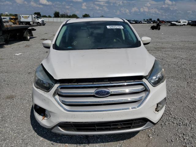 Паркетники FORD ESCAPE 2017 Белы